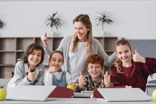 Kinder verschiedener Altersgruppen